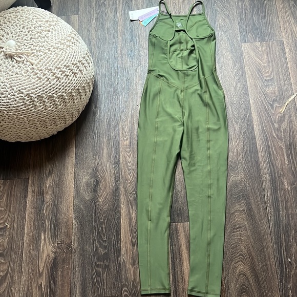 EverrEver Jumpsuit - Picture 4 of 5